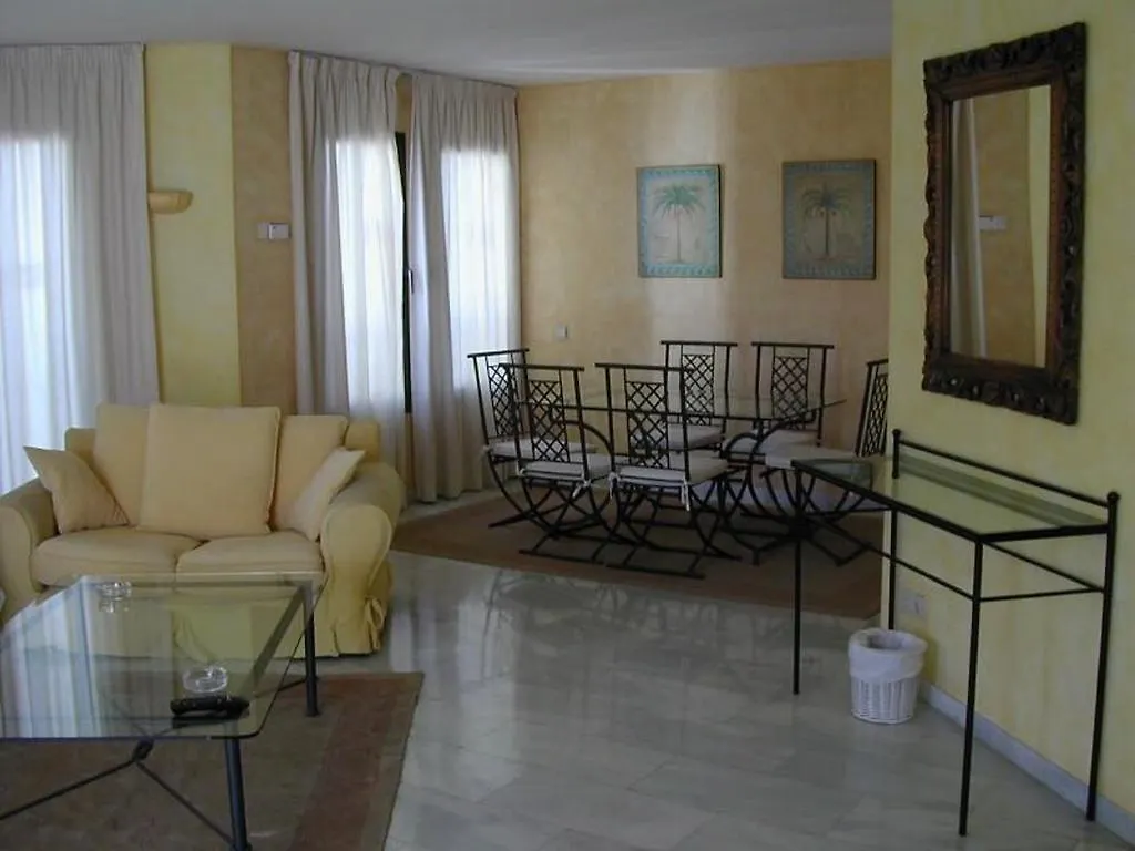 アパートホテル Park Plaza Suites Apartamentos マルベーリャ