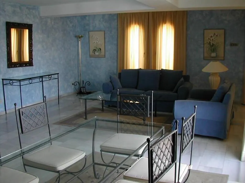 Park Plaza Suites Apartamentos マルベーリャ スペイン