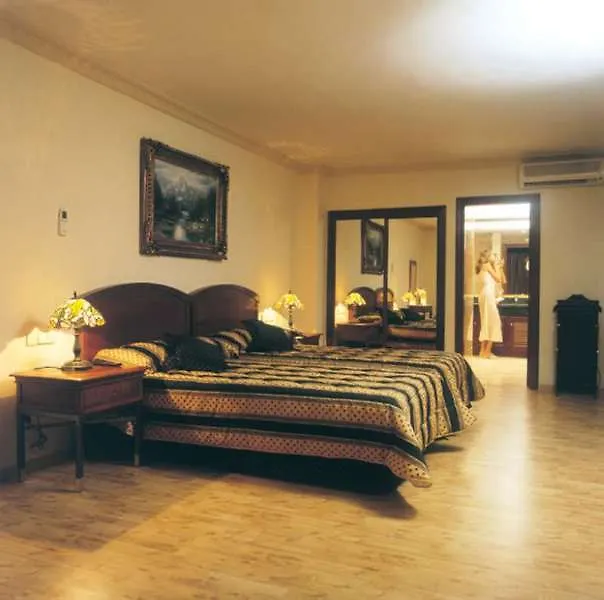 アパートホテル Park Plaza Suites Apartamentos マルベーリャ