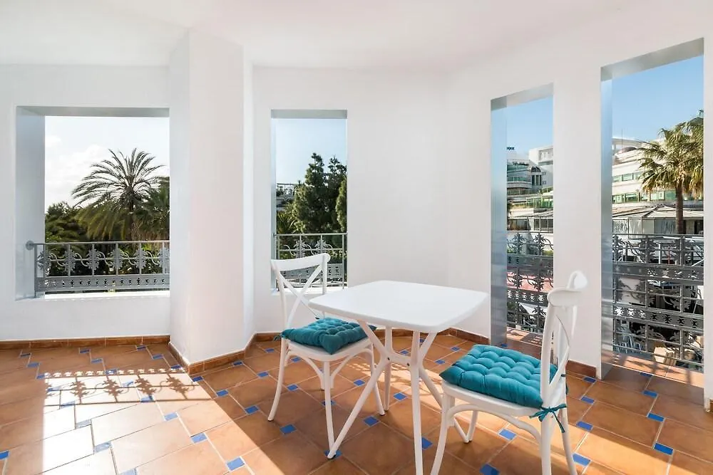 Park Plaza Suites Apartamentos 마르베야 4*,
